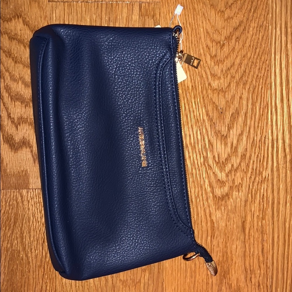 cute shoulder bag that was never worn